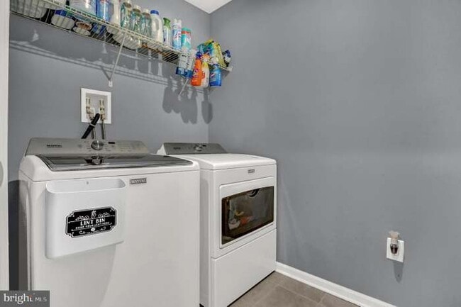 Building Photo - 1704 Scenic Manor Dr