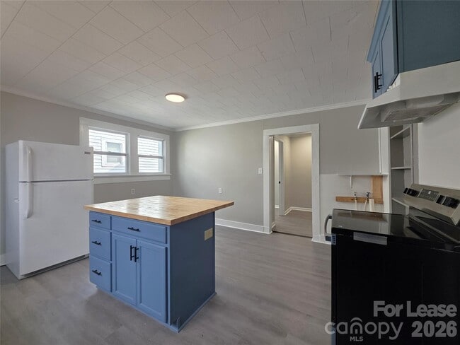 Building Photo - 1212 N Church St