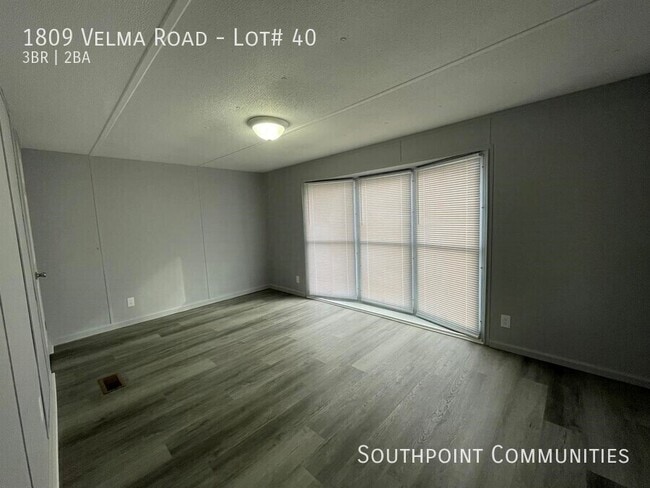 Building Photo - 1809 Velma Rd