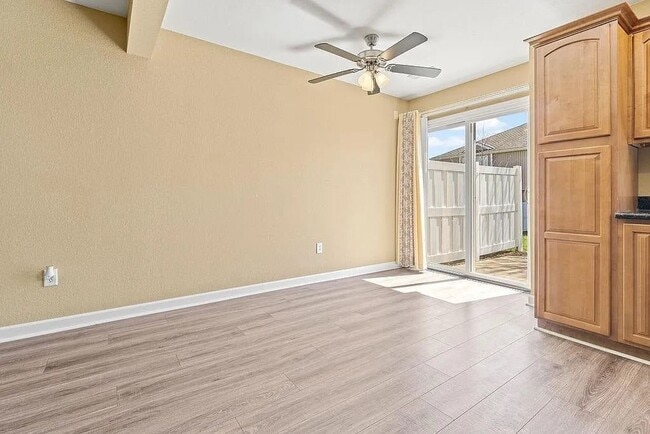 Building Photo - SEE IT NOW: Spacious 2-Bedroom Townhome with Modern Finishes and Garage!