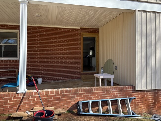 Building Photo - 1012 Powell Dr