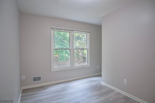 Building Photo - 14 Colonial Ct
