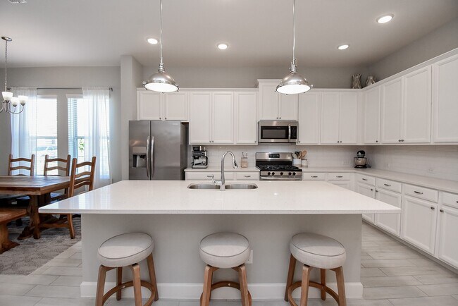 Building Photo - 15002 Bushy Bluestem Ct