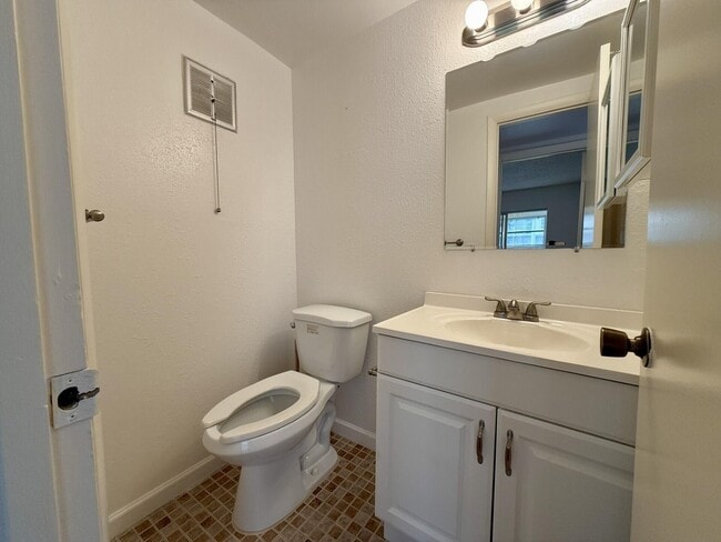 Building Photo - 28 Easthampton B