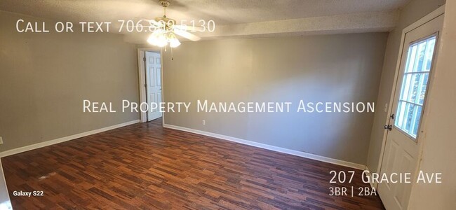 Building Photo - 207 Gracie Ave