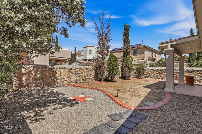 Building Photo - 1445 Paseo De Flor St