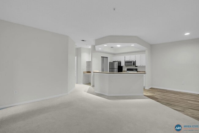 Building Photo - Pet Friendly - One Bed - AVAILABLE NOW