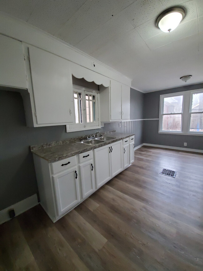 Building Photo - 4 Fuller Place