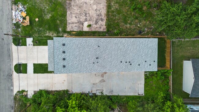 Building Photo - 6631 Foster St