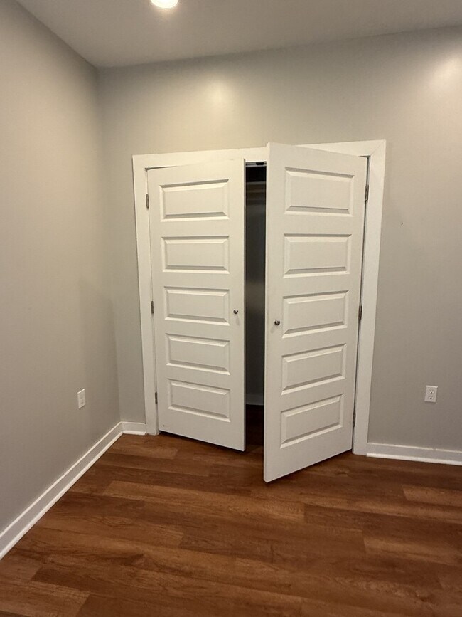 Building Photo - 430 Schmidt Rd