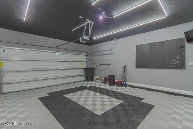 Building Photo - 258 Thistleton Wy