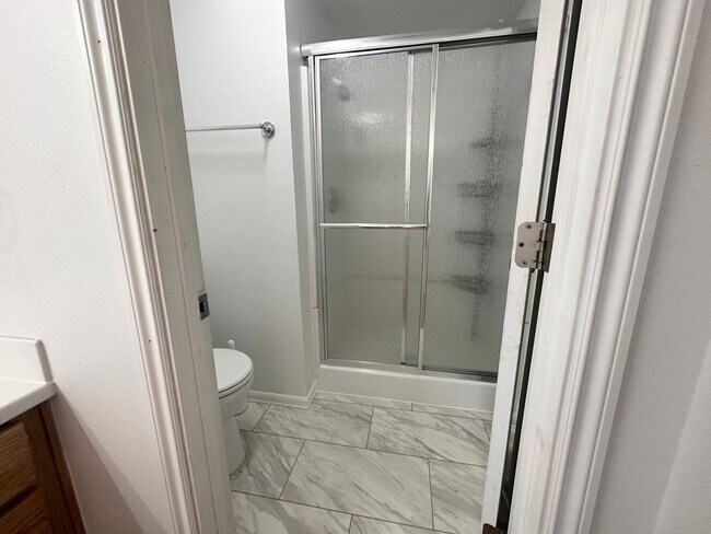 Building Photo - 3 Bedroom 2 Bath Hillsboro Home!
