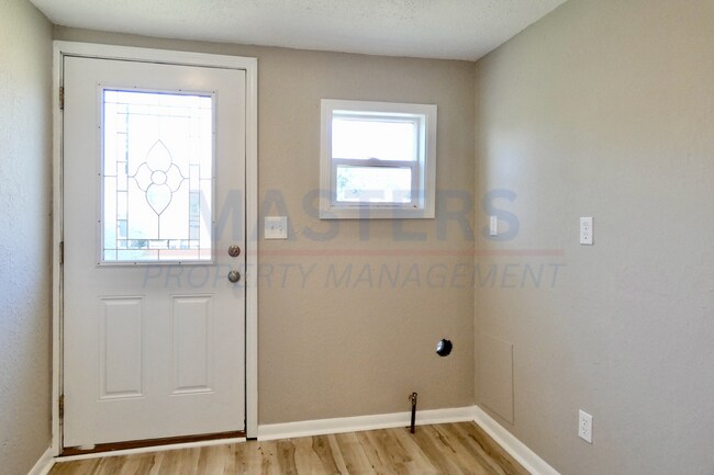 Building Photo - 2163 Hoops Dr