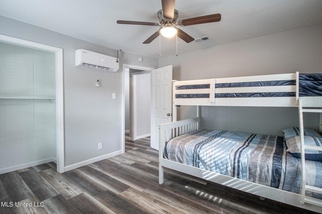 Building Photo - 226 Milray Ln