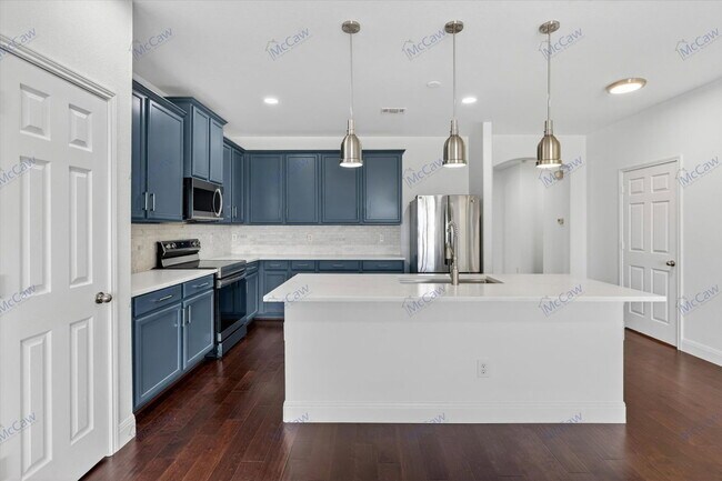 Building Photo - 2405 Loreto Dr