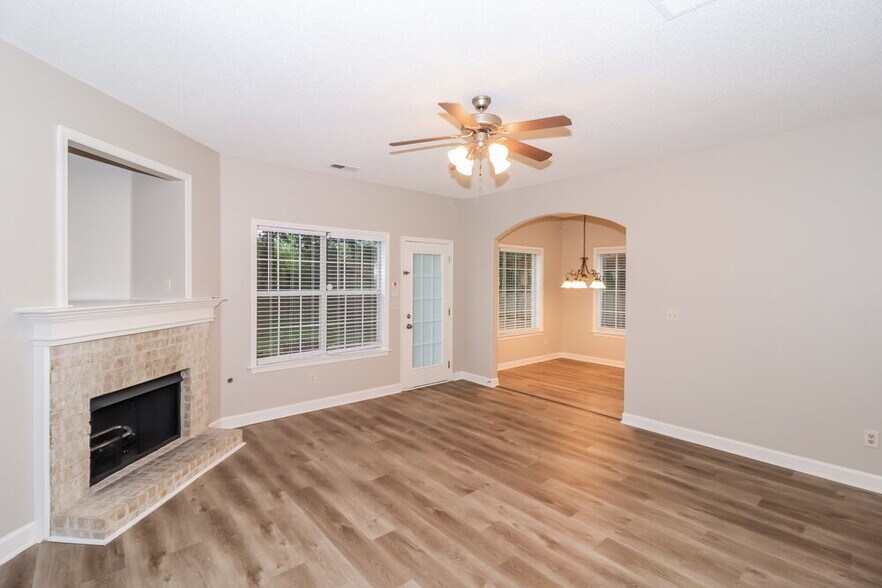 Building Photo - 1140 Casentino St