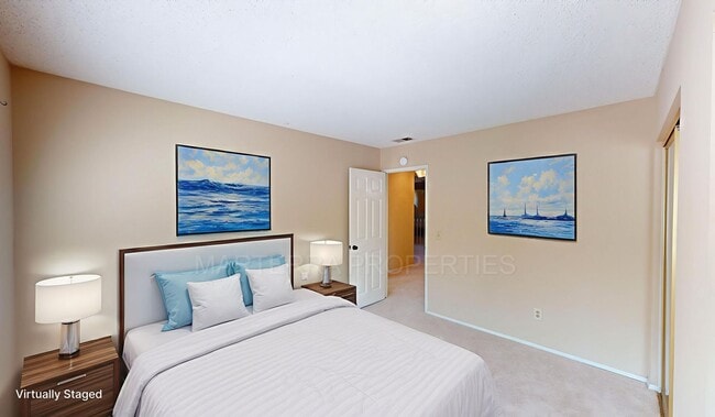 Building Photo - 3 Bed/2.5 Bath Townhome In Eastside Costa Mesa!