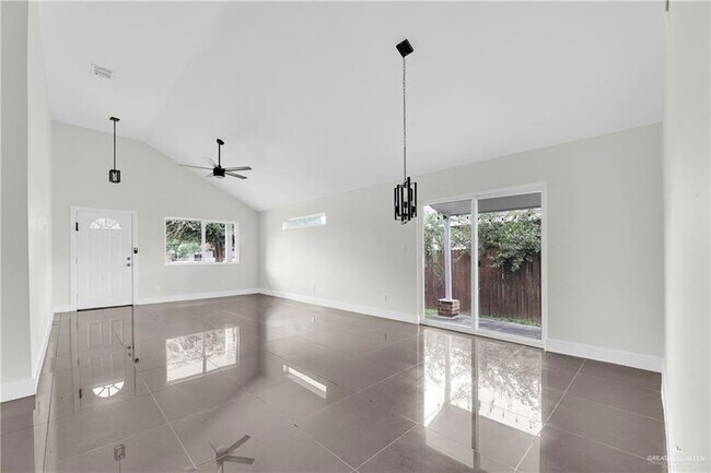 Building Photo - 308 N 17th St