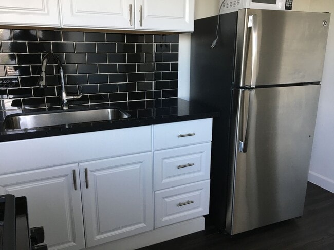 Interior Photo - Catalina Court