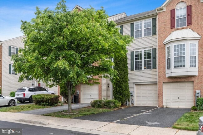 Building Photo - 1442 Pangbourne Way