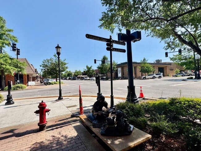Building Photo - Modern 3BR/2BA Duplex | All Utilities Included | Downtown Edmond