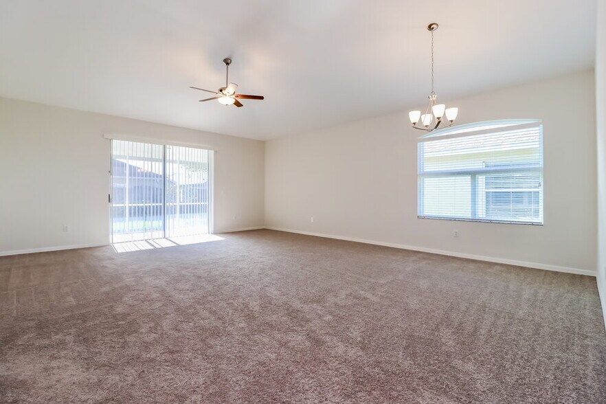 Building Photo - 1243 Maximilian Dr