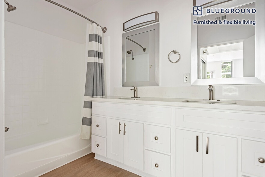 Building Photo - 16070 Sunset Blvd