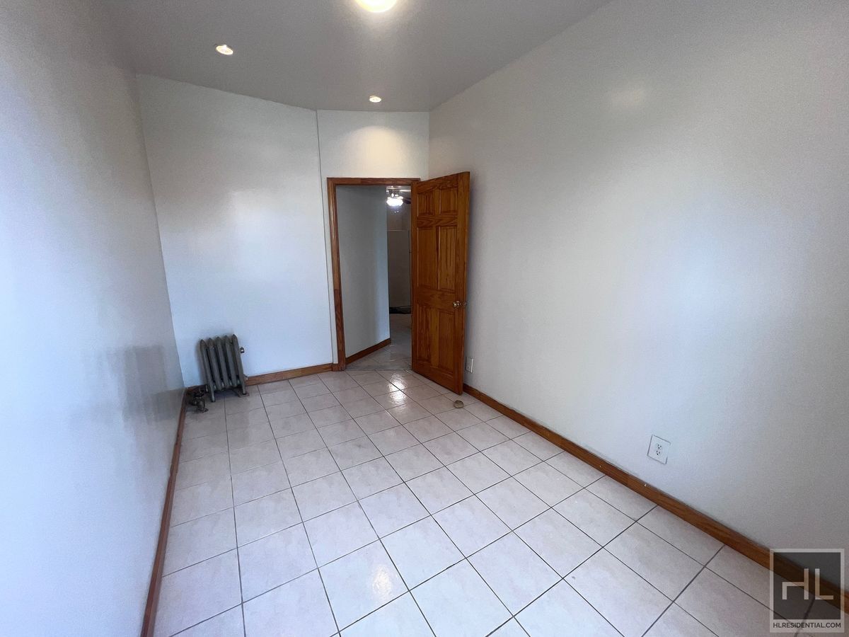 Building Photo - Spacious, Bright, 3 Bedroom Apt in Prospect Lefferts Gardens **Near Prospect Park
