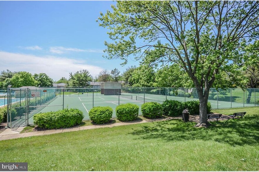 Building Photo - 18336 Streamside Dr