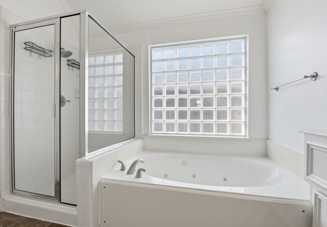 Building Photo - Charming Corner Townhouse in the Heart of Midtown