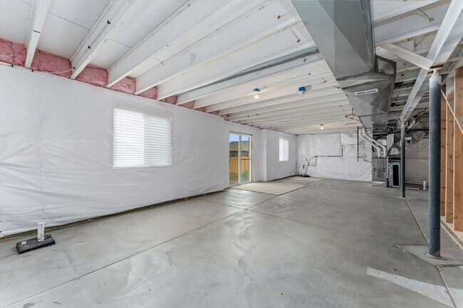 Building Photo - 6818 Gtwy Xing St