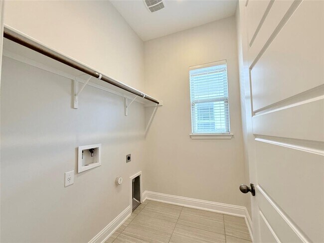 Building Photo - 10911 Hidden Caves Way