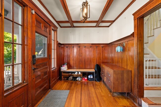 Building Photo - 32 Charles St