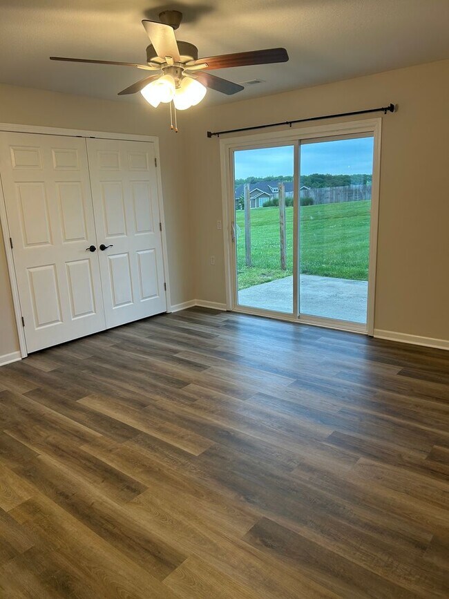 Building Photo - 3219 Dove Dr