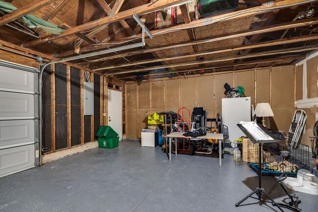 Building Photo - COME SEE THIS BEAUTY!
