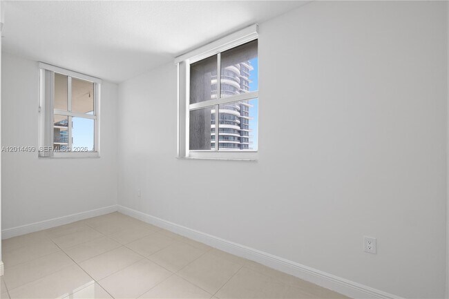 Building Photo - 1250 S Miami Ave