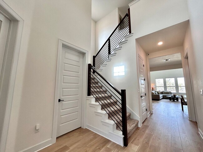 Building Photo - Spacious & Beautiful 3/BR 2/BA Two-Level Home with Garage & Fenced Yard