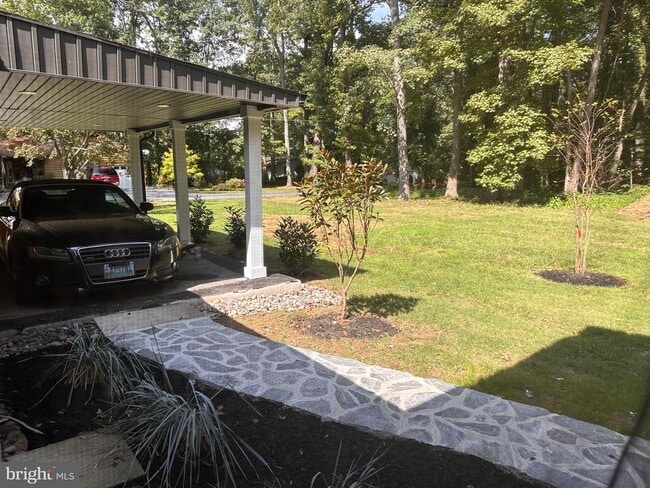 Building Photo - 827 Locust Dr