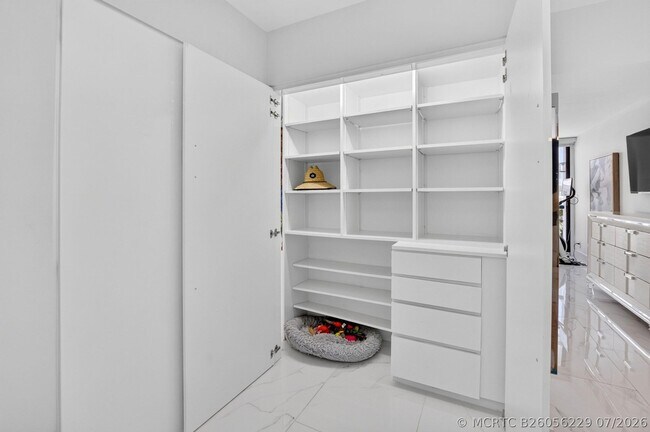 Building Photo - 3115 S Ocean Blvd