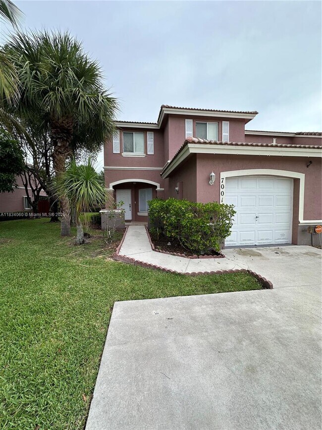 Building Photo - 7001 SW 164th Ct