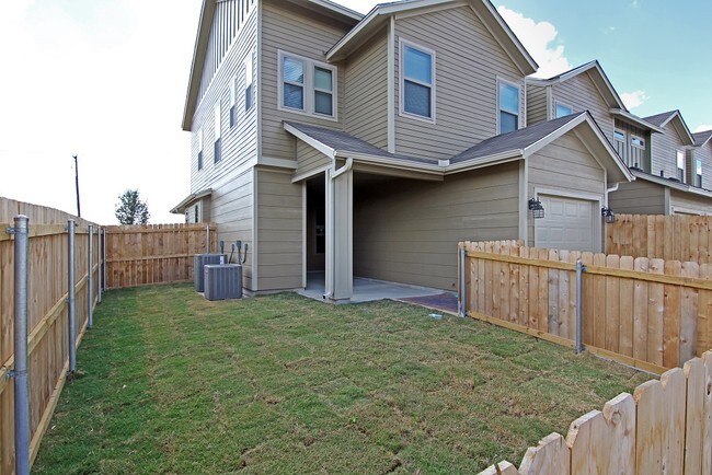 Building Photo - 619 Westfield Blvd