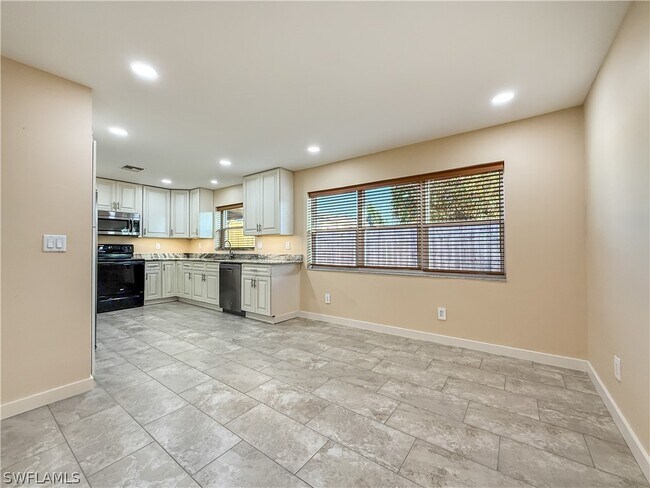 Building Photo - 2115 St Croix Ave