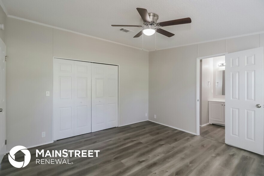 Building Photo - 4801 King Lake Dr