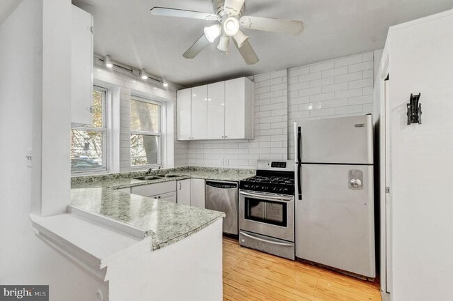 Building Photo - 470 Ridge St NW