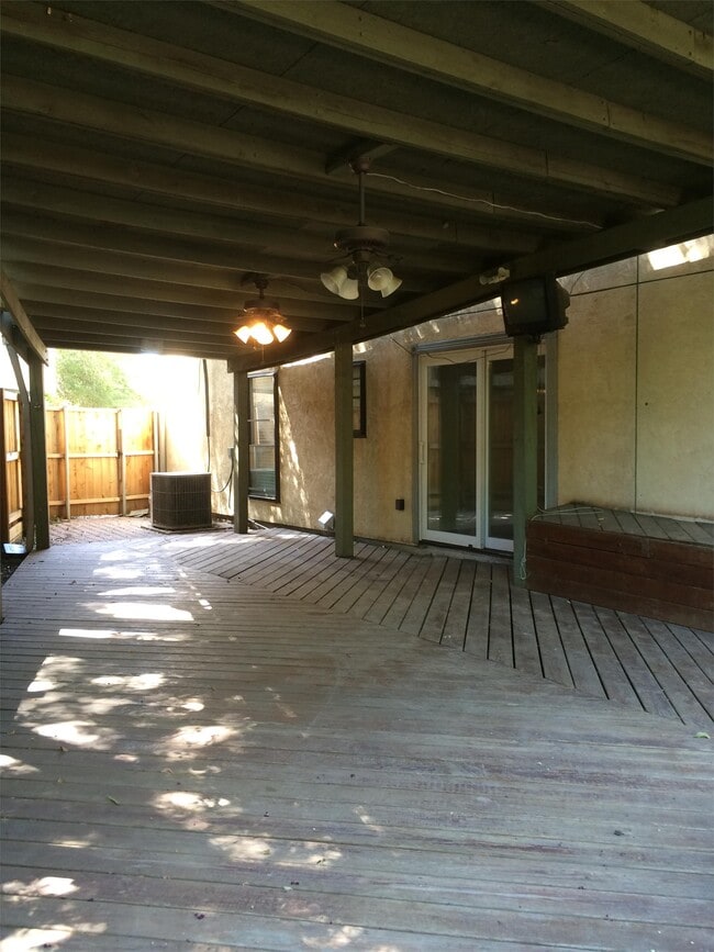 Building Photo - 5040 Thunder Rd
