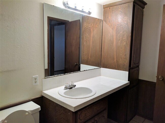 Building Photo - 2248 Donna Dr