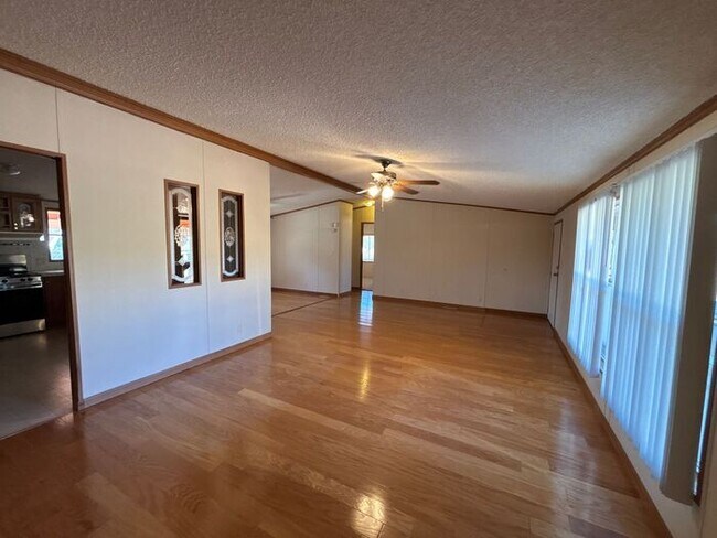 Building Photo - READY TO VIEW NOW! Adorable 3 Bed 2 Bath Home in New River NO HOA