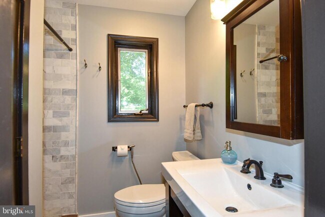 Building Photo - 6127 Brook Dr