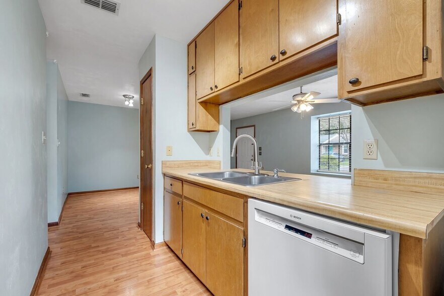 Building Photo - 2057 Victory Garden Ln