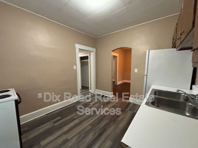 Building Photo - 2204 Hill Ave